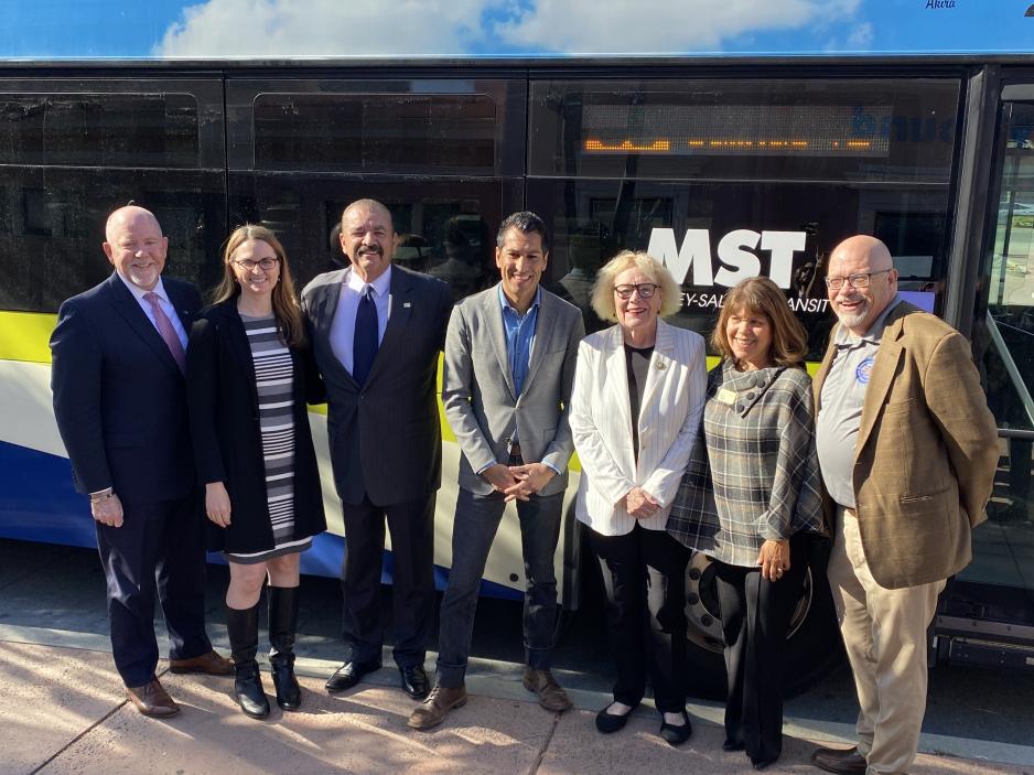 public-transit-connection-between-gilroy-and-salinas-vta